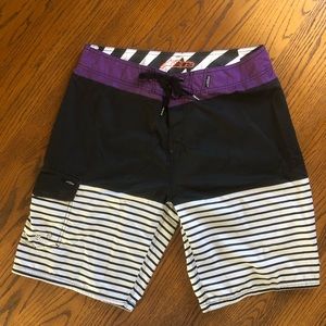 Mens board/swim shorts size 34W